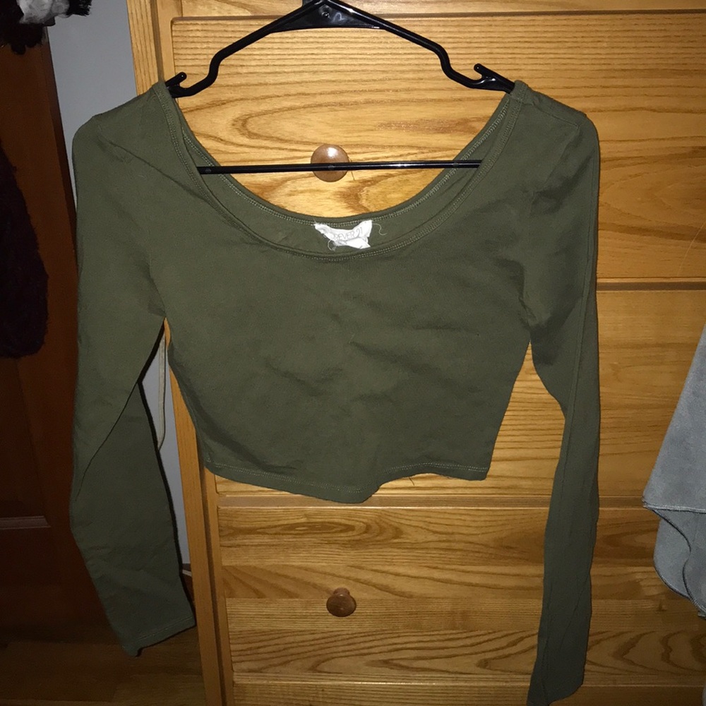 Long sleeve crop top